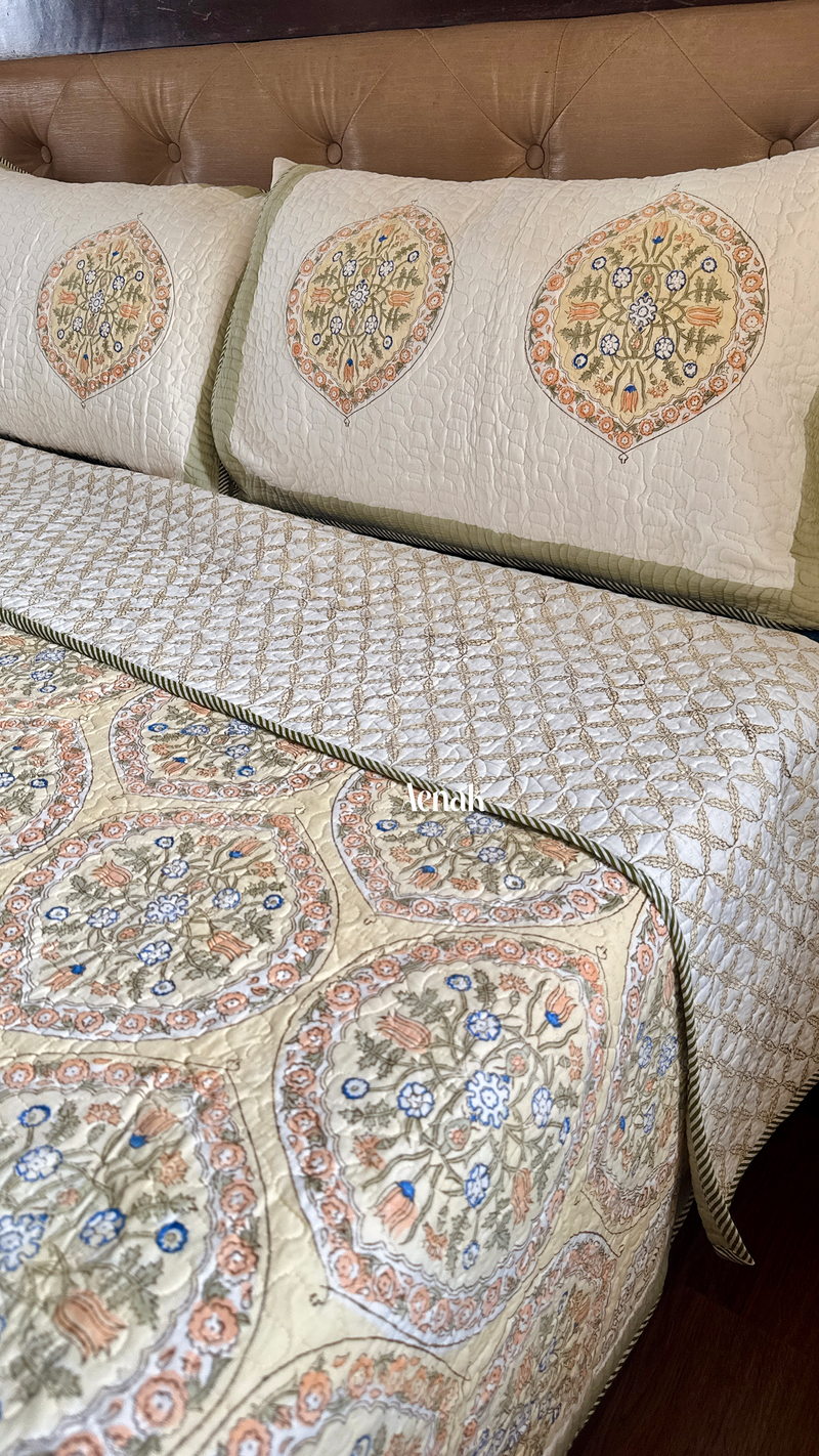 aenak-pastel-yellow-geometric-handblock-printed-reversible-quilted-bedcover-set