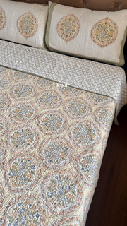 aenak-pastel-yellow-geometric-handblock-printed-reversible-quilted-bedcover-set