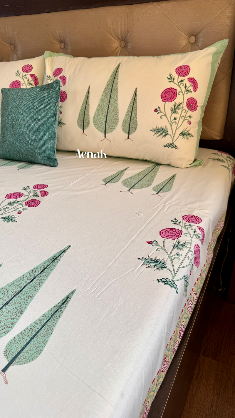 aenak-magenta-floral-garden-handblock-bedsheet-dohar-combo-set-ivory-base