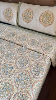 aenak-pastel-yellow-geometric-handblock-printed-reversible-quilted-bedcover-set