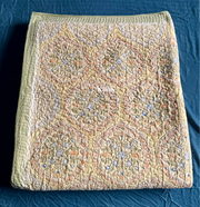 aenak-pastel-yellow-geometric-handblock-printed-reversible-quilted-bedcover-set