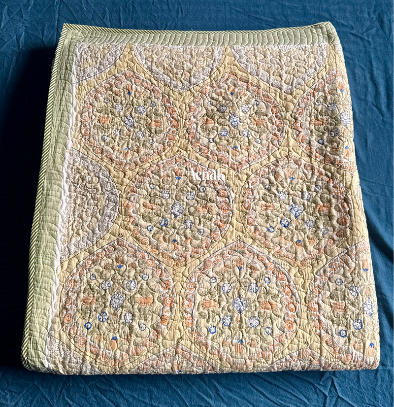 aenak-pastel-yellow-geometric-handblock-printed-reversible-quilted-bedcover-set