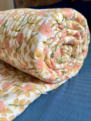aenak-pinkish-peach-dahlia-handblock-bedsheet-quilt-combo-set