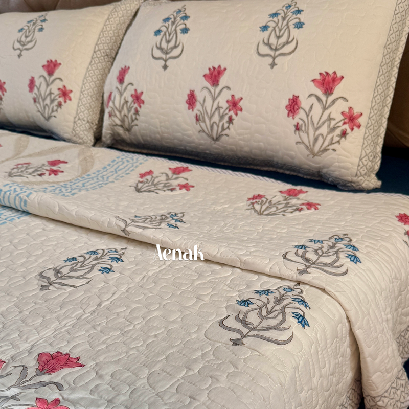 aenak-red-blue-jaal-handblock-printed-reversible-quilted-comforter-bedcover-set