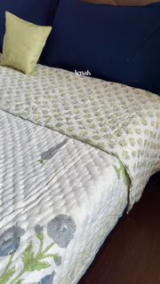 aenak-blue-dahlia-handblock-bedsheet-quilt-combo-set