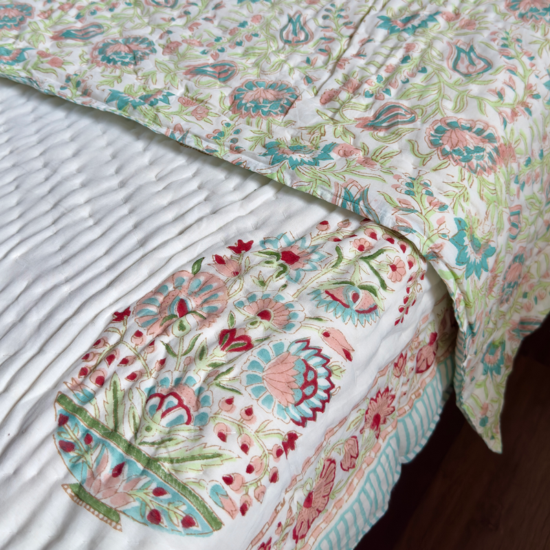 aenak-pink-kairi-handblock-bedsheet-quilt-combo-set