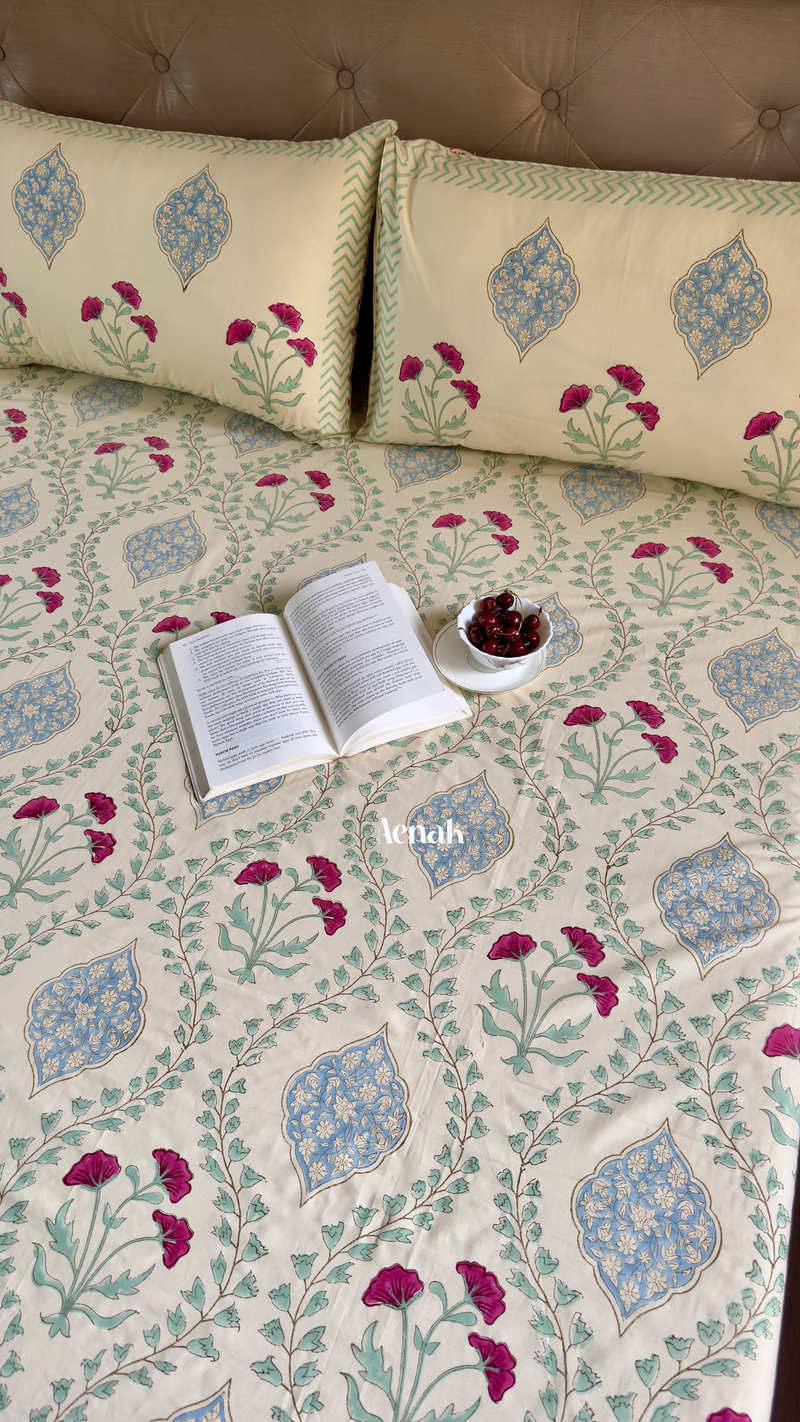 aenak-pink-poppy-handblock-bedsheet-quilt-combo-set-light-beige-base