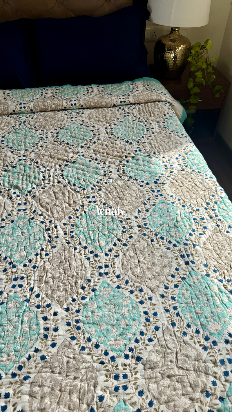 aenak-blue-jaal-handblock-bedsheet-quilt-combo-set