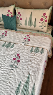 aenak-magenta-floral-garden-handblock-printed-reversible-mulmul-cotton-quilt-ivory-base