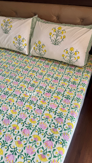 aenak-pink-yellow-lotus-handblock-bedsheet-quilt-combo-set