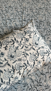 aenak-blue-phool-boota-handblock-bedsheet-quilt-combo-set