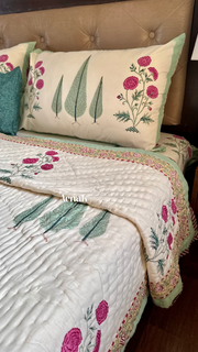 aenak-magenta-floral-garden-handblock-printed-reversible-mulmul-cotton-quilt-ivory-base