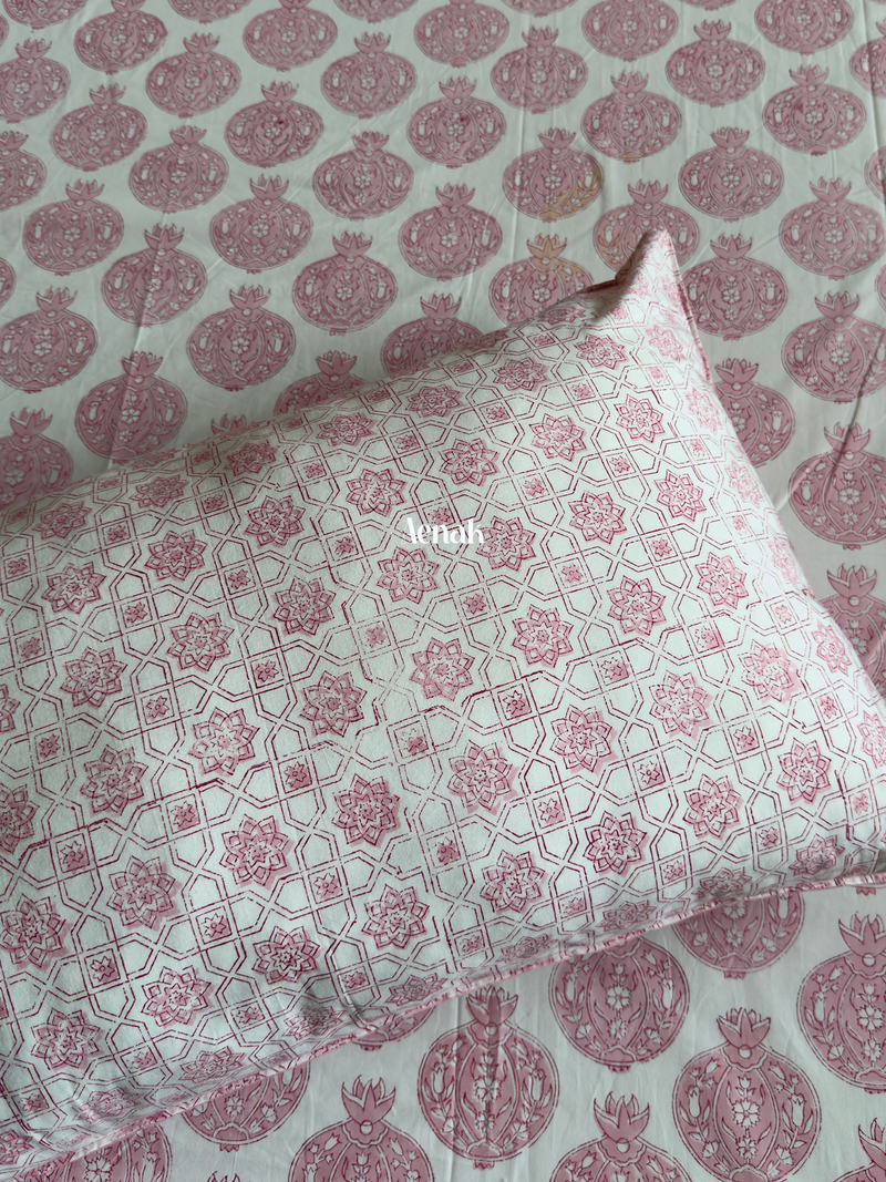 aenak-pink-anaar-handblock-bedsheet-quilt-combo-set