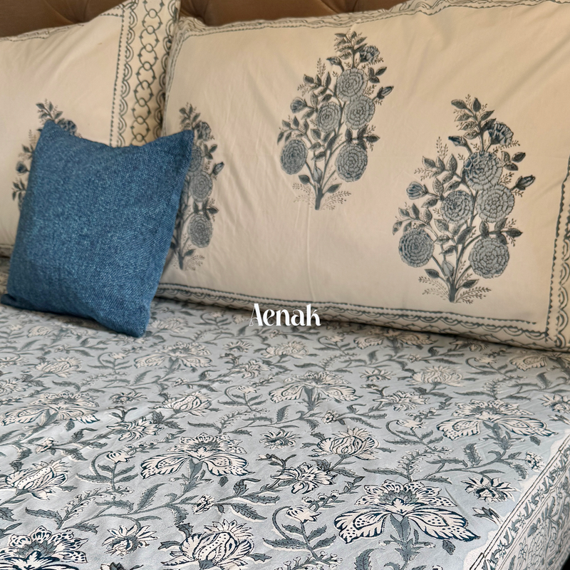 aenak-blue-phool-boota-handblock-bedsheet-quilt-combo-set