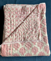 aenak-pink-anaar-handblock-bedsheet-quilt-combo-set