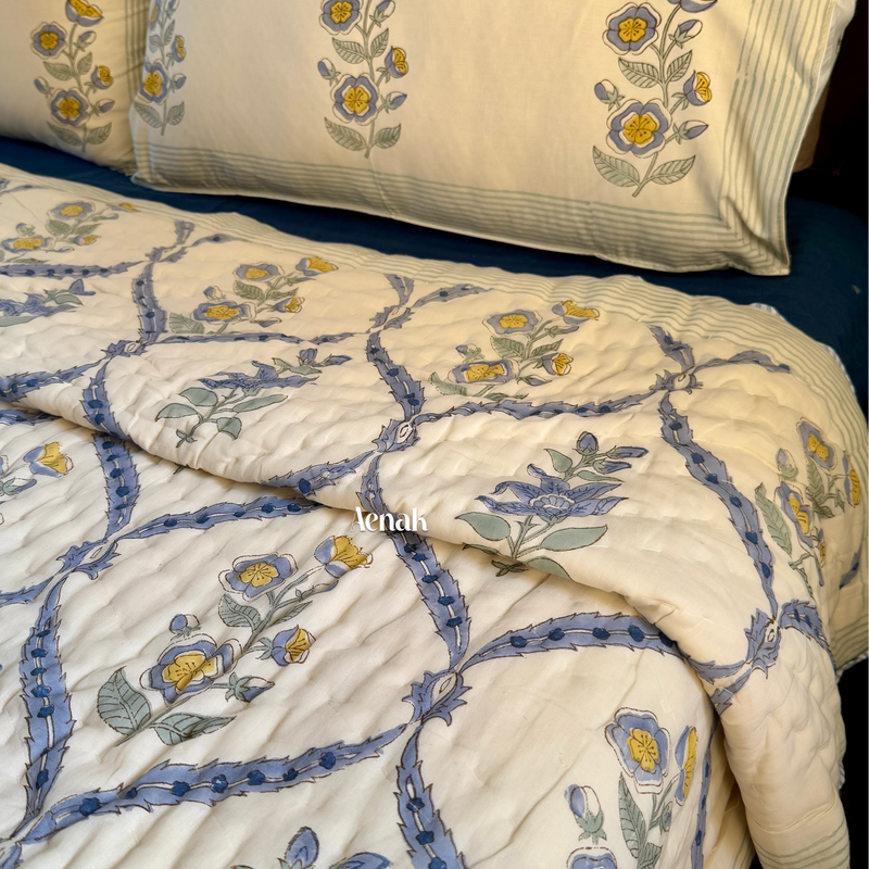 aenak-blue-periwinkle-handblock-bedsheet-quilt-combo-set-beige-base