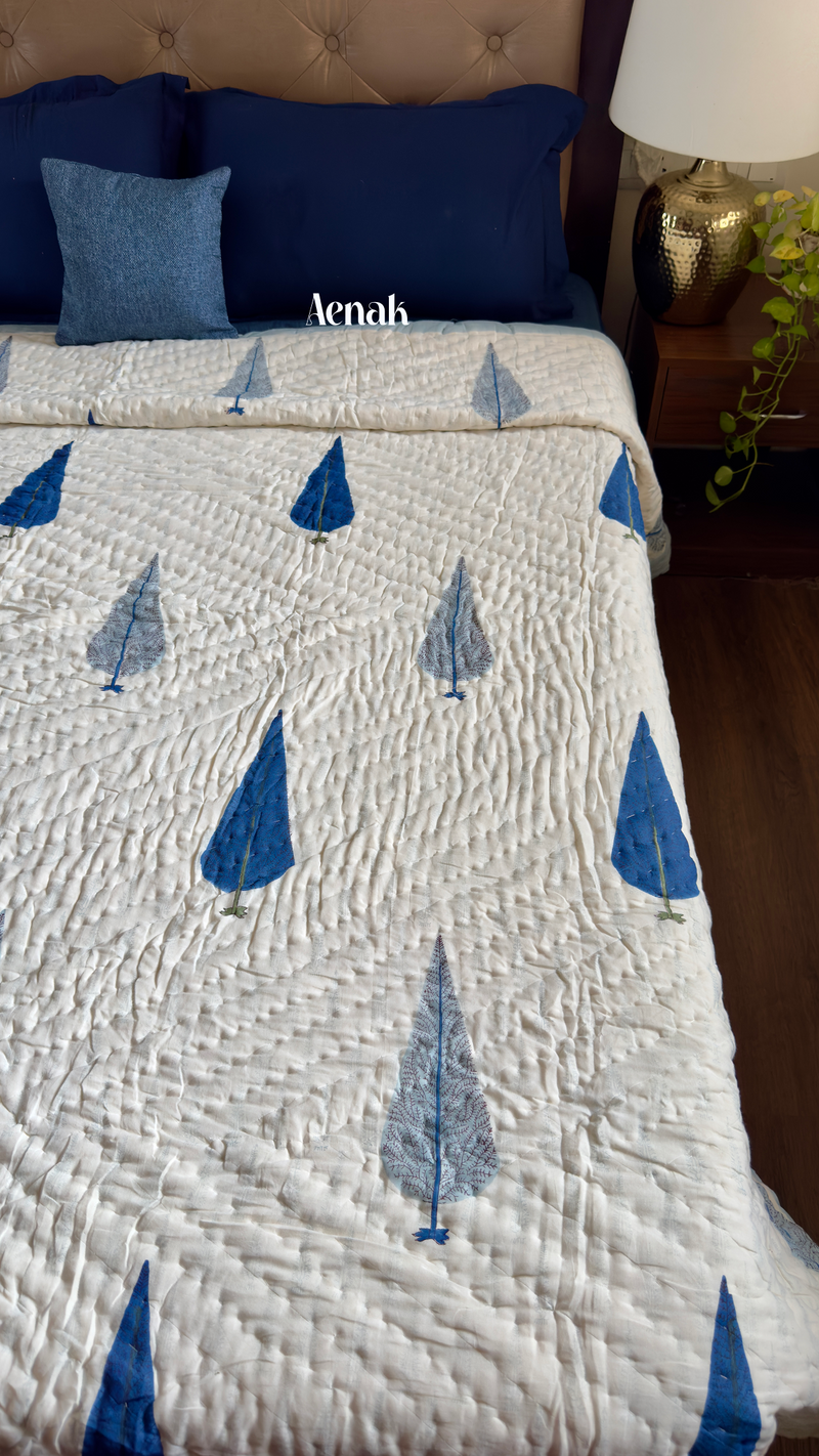 aenak-blue-cypress-bedsheet-quilt-combo-set