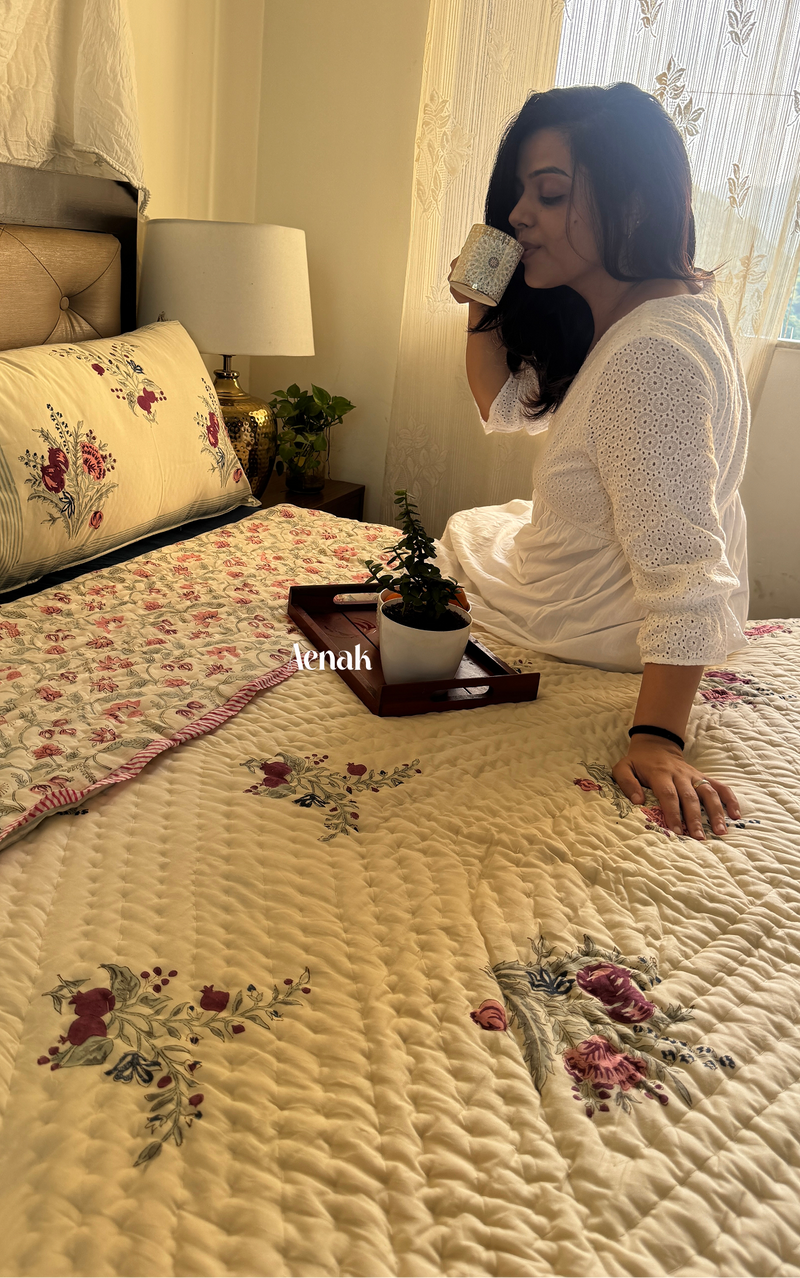 aenak-burgundy-anaar-handblock-printed-reversible-mulmul-cotton-quilt-beige-base