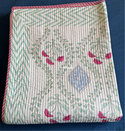 aenak-pink-poppy-handblock-bedsheet-quilted-bedcover-combo-set-light-beige-base