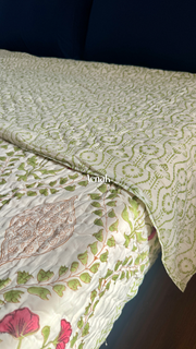 aenak-red-poppy-handblock-bedsheet-quilt-combo-set