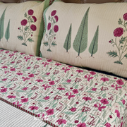 aenak-magenta-floral-garden-handblock-bedsheet-quilted-bedcover-combo-set-ivory-base
