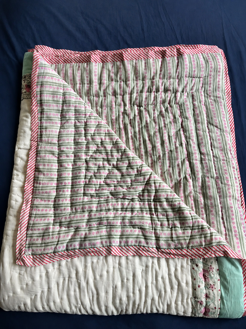 aenak-light-purple-floral-handblock-reversible-mulmul-cotton-quilt
