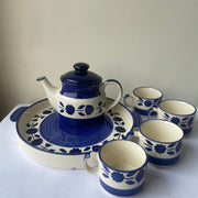 The Giant Tea Pot Family