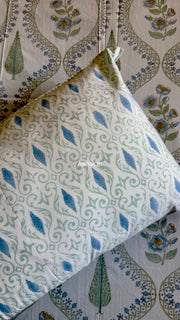 aenak-blue-periwinkle-jaal-handblock-premium-cotton-bedsheet-set
