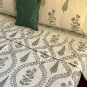 aenak-blue-periwinkle-jaal-handblock-bedsheet-dohar-combo-set