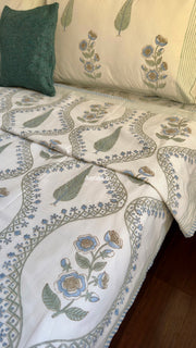 aenak-blue-periwinkle-jaal-handblock-bedsheet-dohar-combo-set