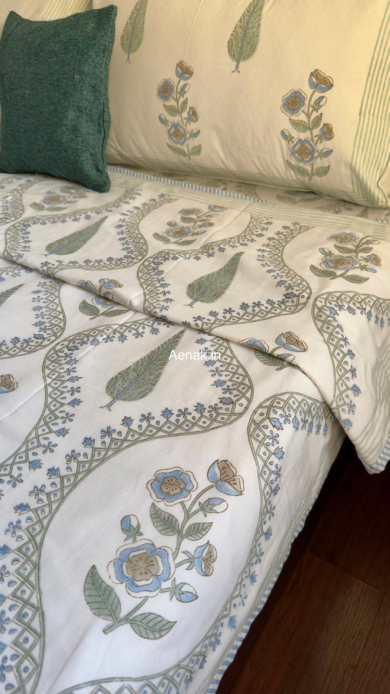 aenak-blue-periwinkle-jaal-handblock-bedsheet-dohar-combo-set