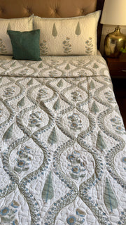 aenak-blue-periwinkle-jaal-handblock-reversible-quilted-bedcover-set