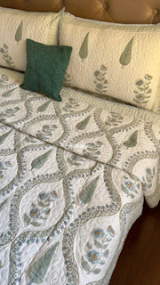 aenak-blue-periwinkle-jaal-handblock-reversible-quilted-bedcover-set