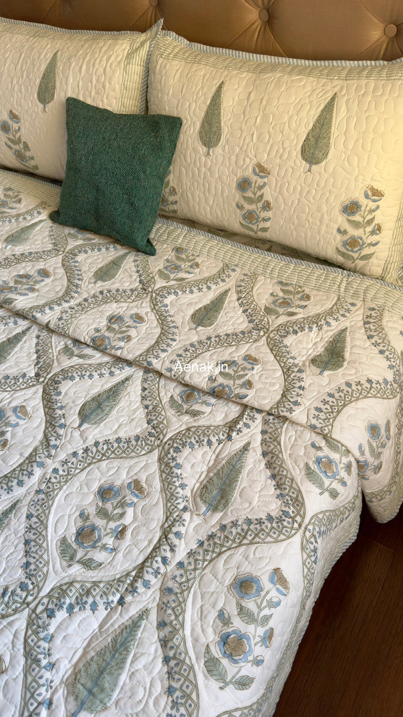 aenak-blue-periwinkle-jaal-handblock-reversible-quilted-bedcover-set