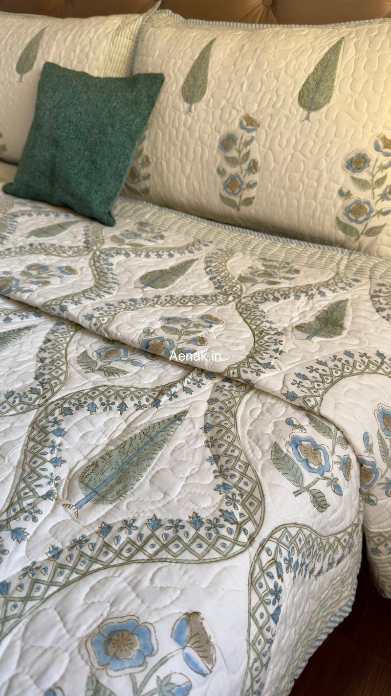 aenak-blue-periwinkle-jaal-handblock-reversible-quilted-bedcover-set