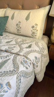 aenak-blue-periwinkle-jaal-handblock-bedsheet-quilted-bedcover-combo-set
