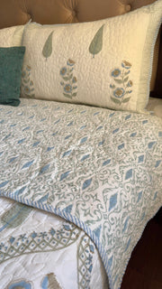 aenak-blue-periwinkle-jaal-handblock-bedsheet-quilted-bedcover-combo-set
