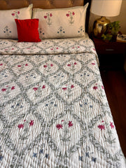 aenak-pink-blue-floral-jaal-handblock-bedsheet-quilt-combo-set