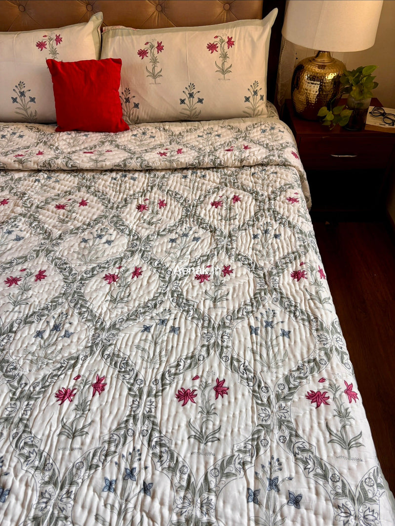 aenak-pink-blue-floral-jaal-handblock-bedsheet-quilt-combo-set