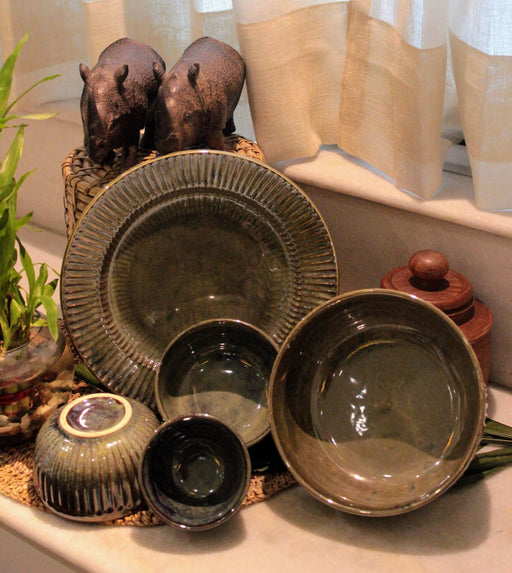 The Greenie Ceramic Dinnerware Set For 8