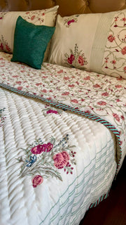 aenak-burgundy-anaar-jaal-handblock-bedsheet-quilt-combo-set