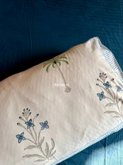 aenak-blue-floral-palm-jaal-handblock-bedsheet-quilt-combo-set