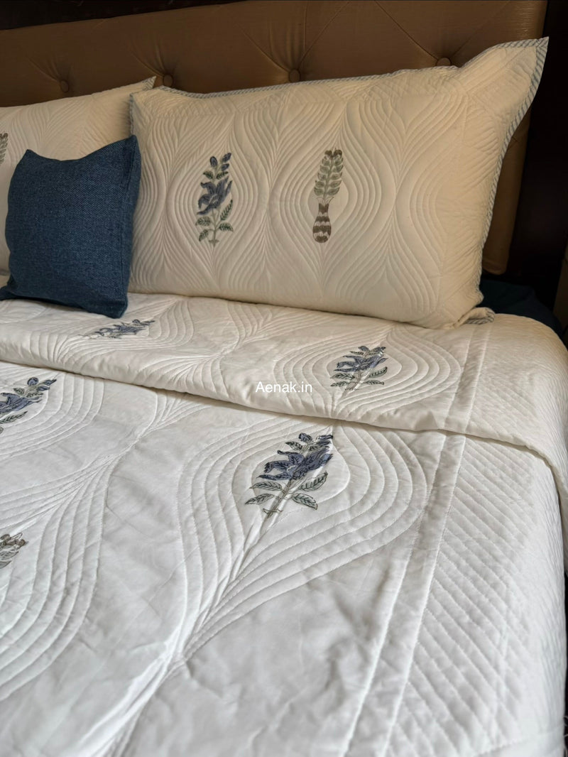 aenak-blue-dahlia-embossed-quilted-handblock-bedcover-set
