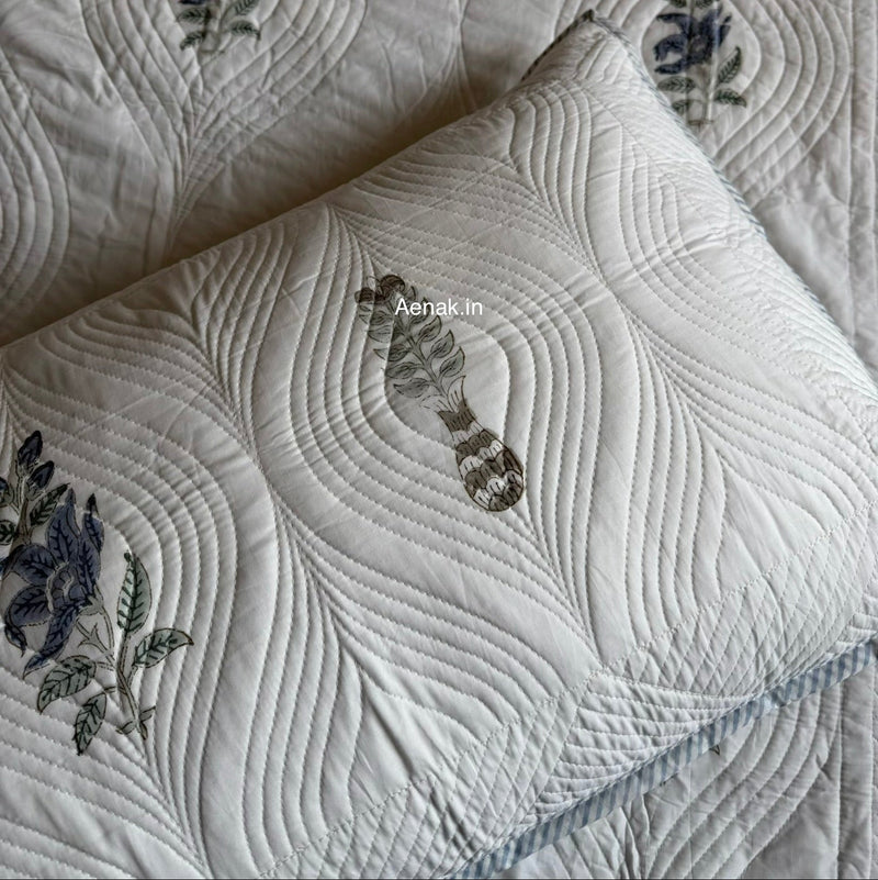 aenak-blue-dahlia-embossed-quilted-handblock-bedcover-set