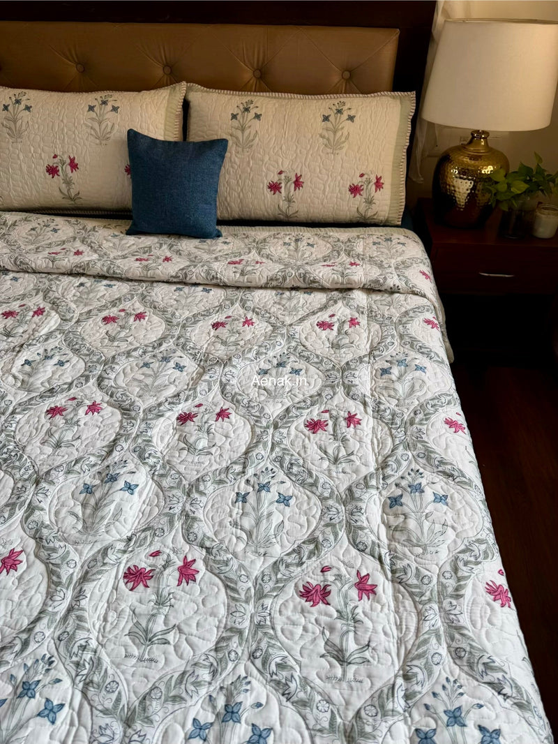 aenak-pink-blue-floral-jaal-handblock-bedsheet-quilted-bedcover-combo-set