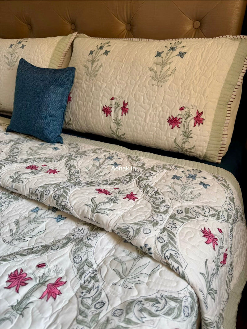 aenak-pink-blue-floral-jaal-quilted-handblock-bedcover-set