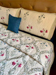 aenak-pink-blue-floral-jaal-quilted-handblock-bedcover-set