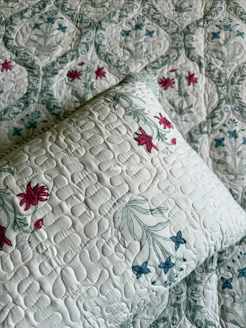 aenak-pink-blue-floral-jaal-handblock-bedsheet-quilted-bedcover-combo-set