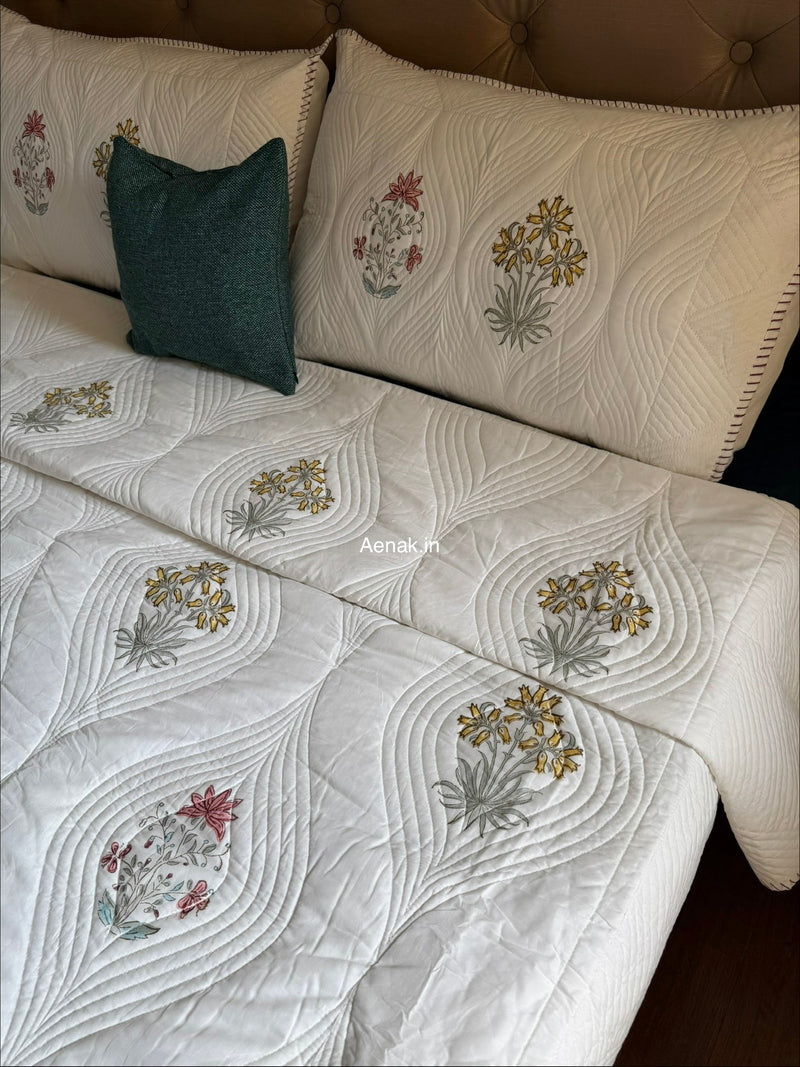 aenak-peach-yellow-boota-embossed-handblock-bedcover-set
