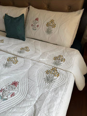 aenak-peach-yellow-boota-embossed-handblock-bedcover-set